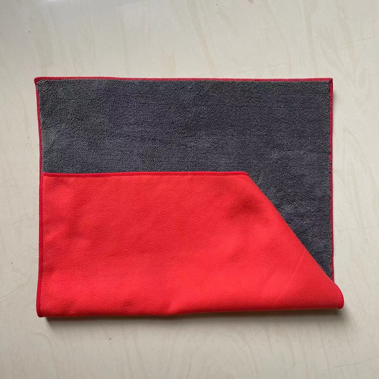 0197 Тряпочка для стекол микрофибра/замш красная 20*30 500 gsm 4870252391456
